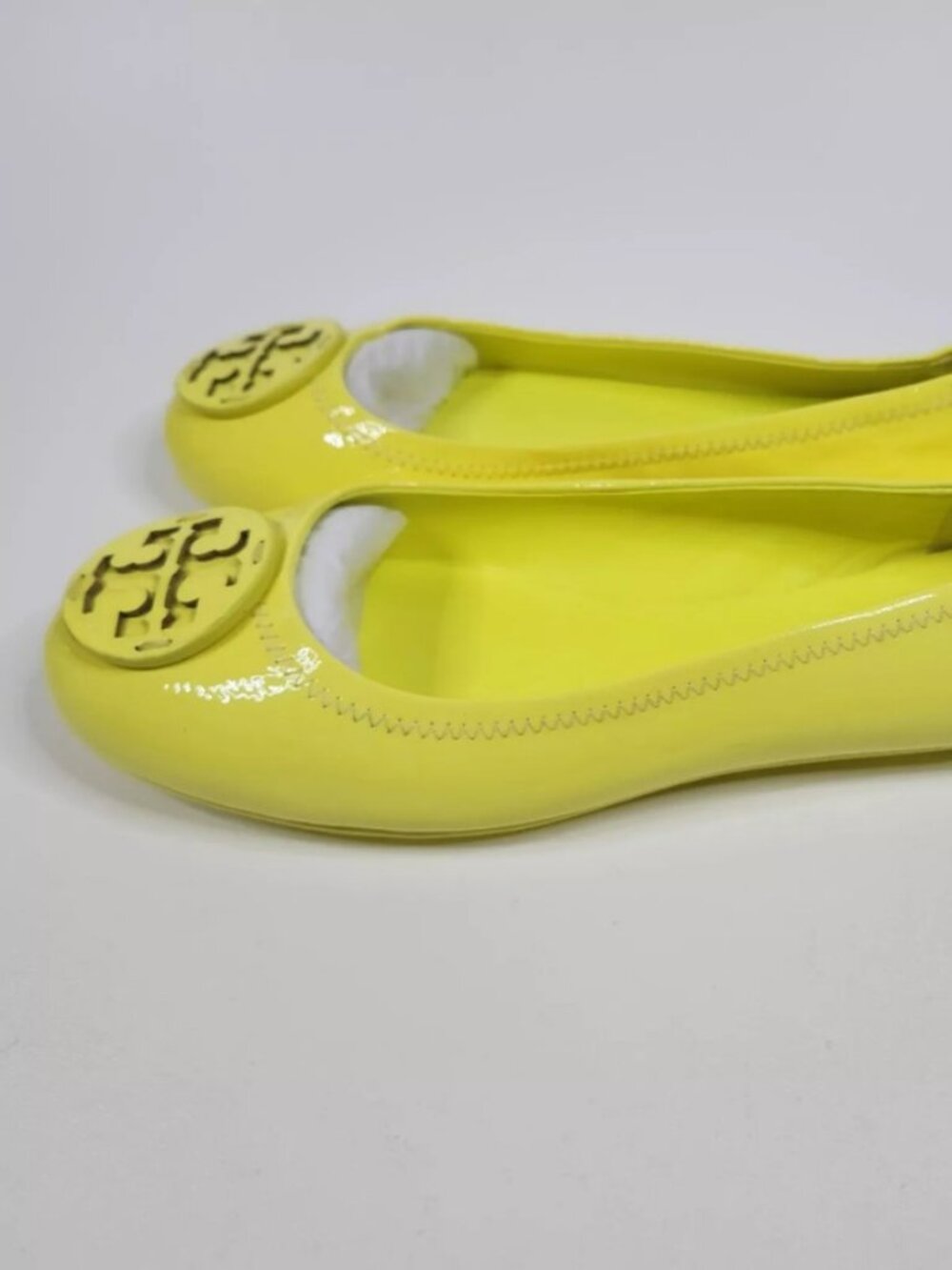 NWT Tory Burch Women's MINNIE TRAVEL BALLET FLAT with Leather Logo Yellow Neon